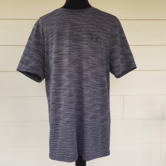 UNDER ARMOUR HEATGEAR Men's Athletic Shirt (L) - Picture 2 of 9